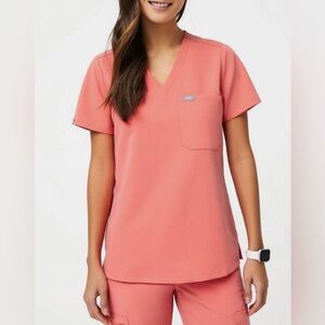 Figs scrubs set. Top and pants women’s size xs both‎ top and bottom